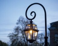 Place des Vosges 03.10. | Mastleuchte mit Bischofsstab Roger Pradier